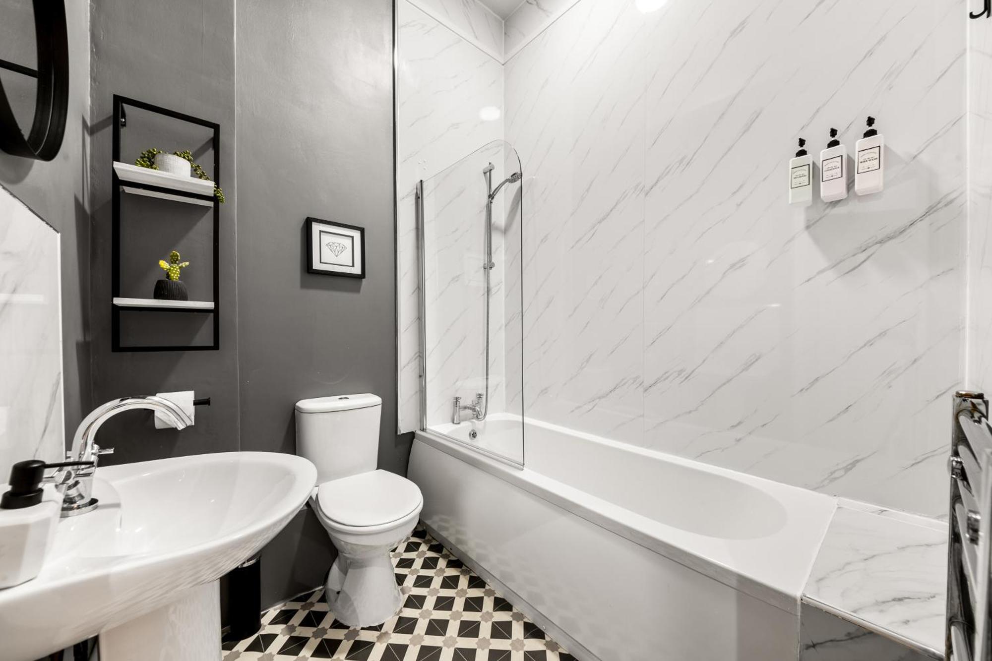 Spacious Birmingham City Apartment Bagian luar foto